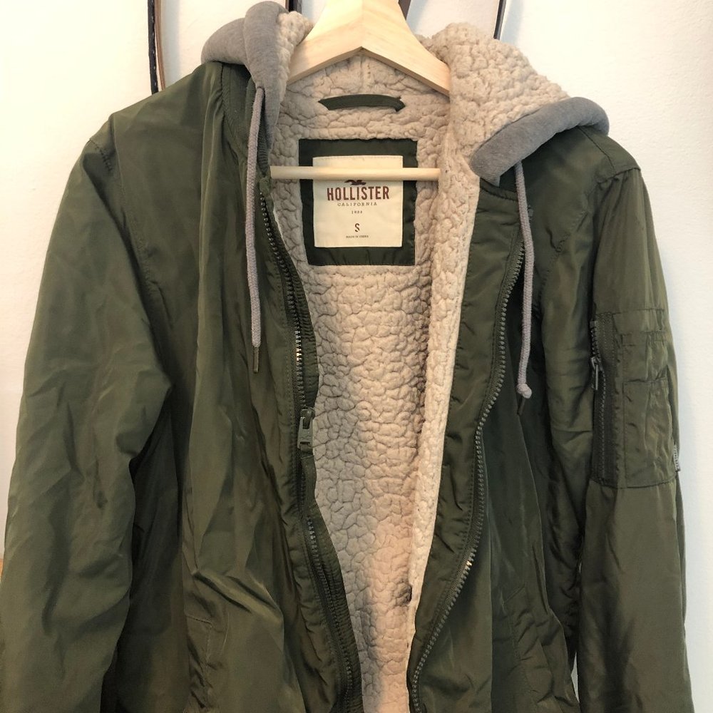 Hollister hodded bomber sherpa lining
